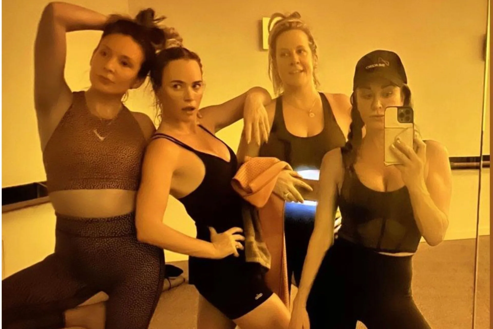 Selfie Richardsa z przyjaciółmi na siłowni.  (Zdjęcie z Instagrama/kylerichards18)