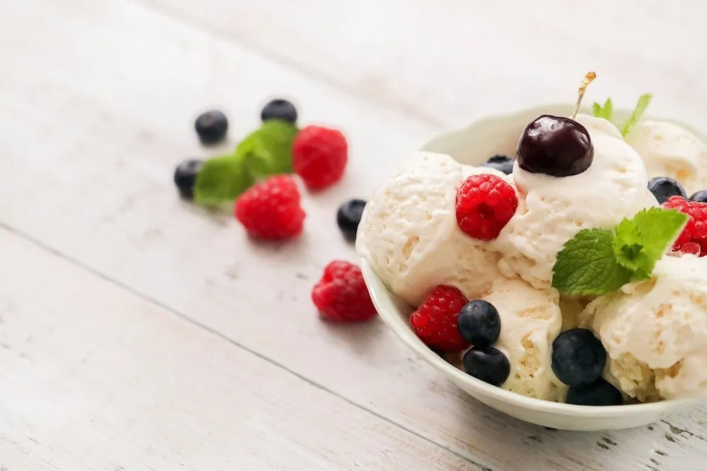 Полезен ли замороженный йогурт для людей, пытающихся похудеть?  (Изображение через Freepik/Racool_Studio)