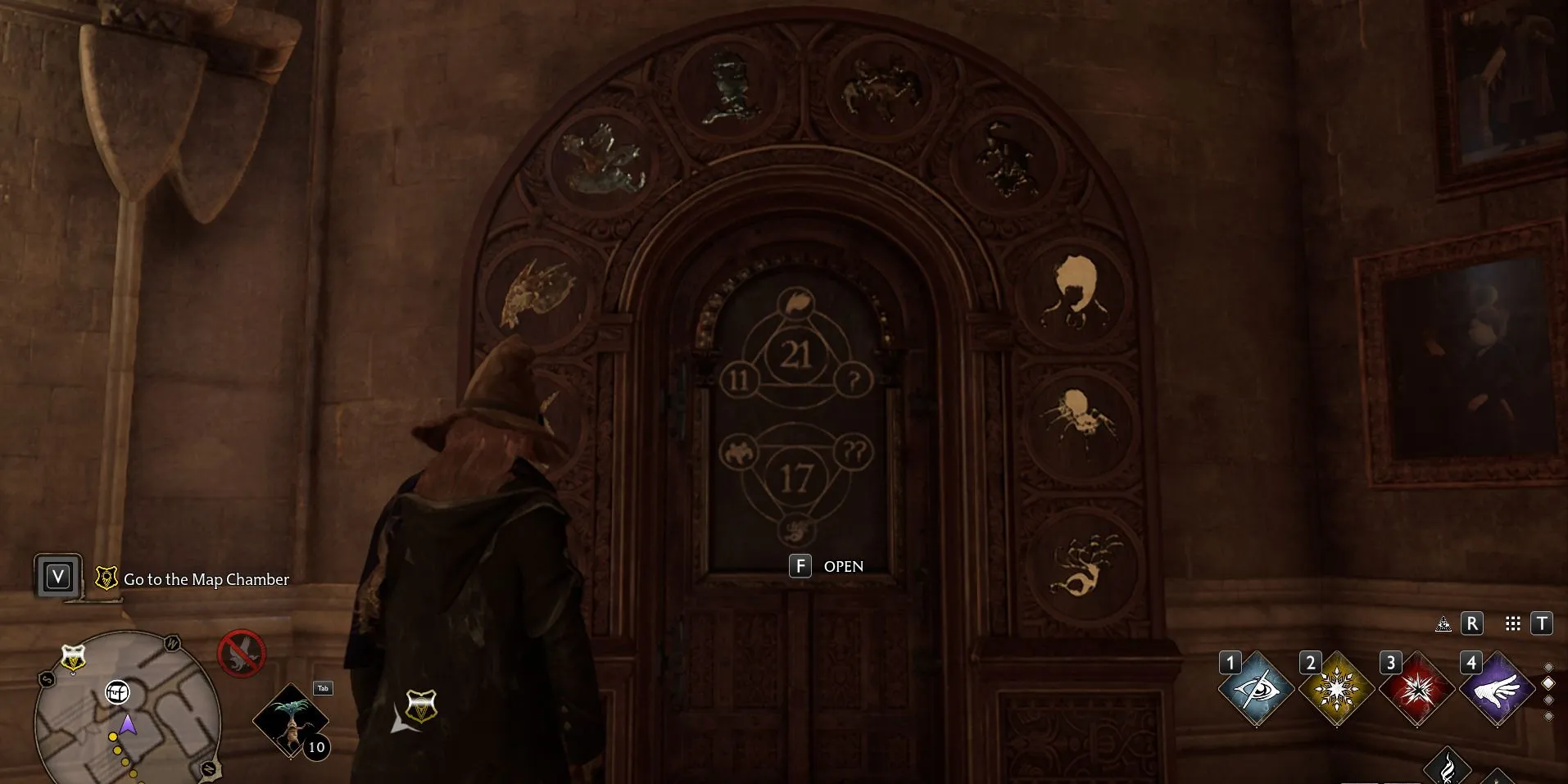 Immagine della porta dei dadi del puzzle situata nella sala centrale di Hogwarts Legacy.