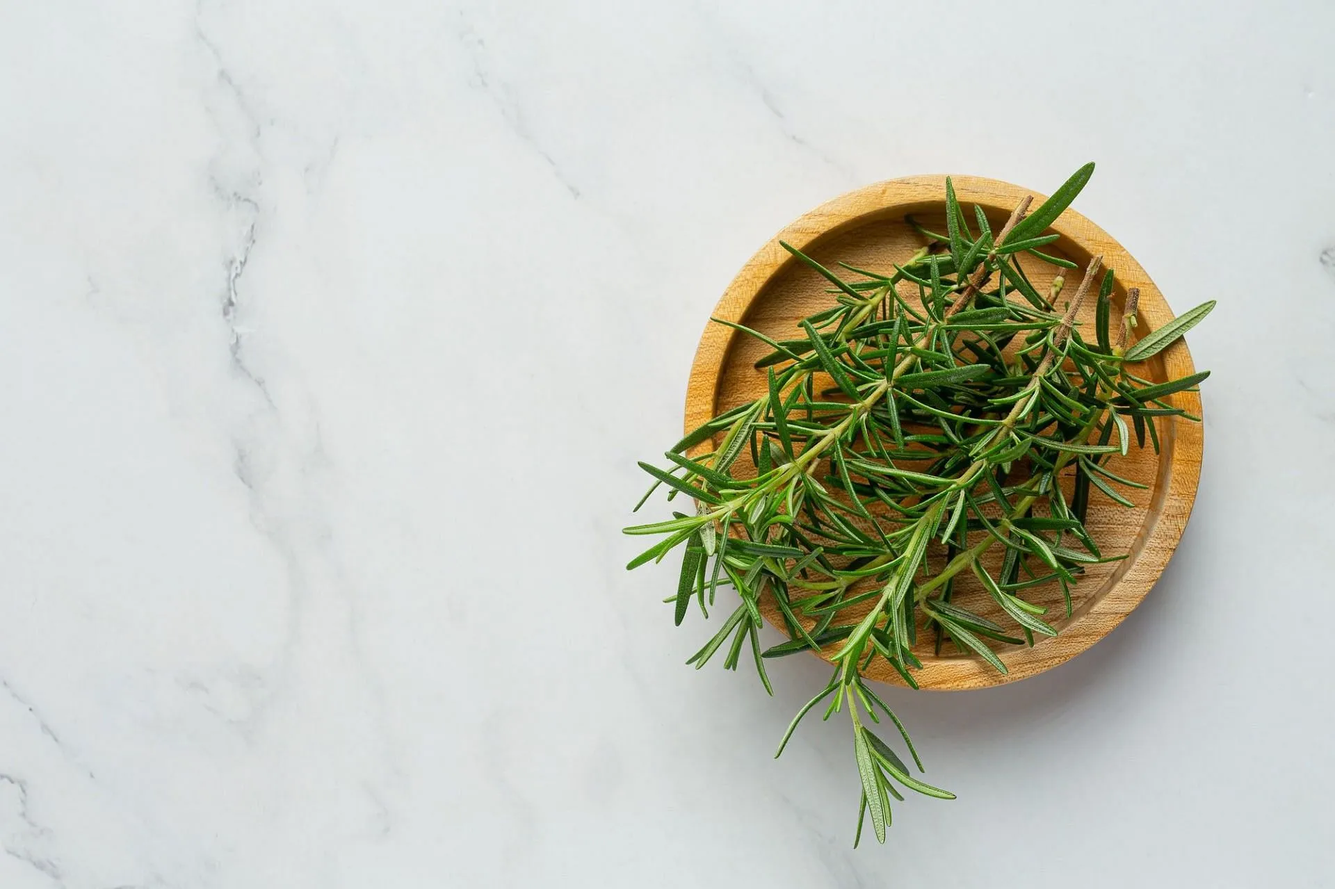 There are several other uses of rosemary. (Image via Freepik/jcomp)