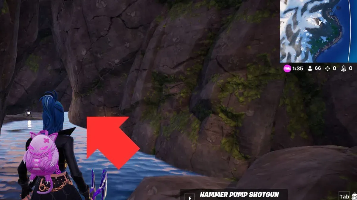 Игрок Fortnite в секретной пещере со стрелкой, указывающей на местоположение.
