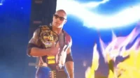 The Rock dreigt WWE-official te ontslaan tijdens de Wrestlemania 40-wedstrijd