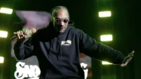 WWE 粉丝对 Snoop Dogg 在第 40 届摔跤狂热大赛上的搞笑评论大加赞赏